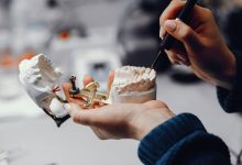 dental-implants-vs.-dentures:-which-tooth-replacement-option-is-best?